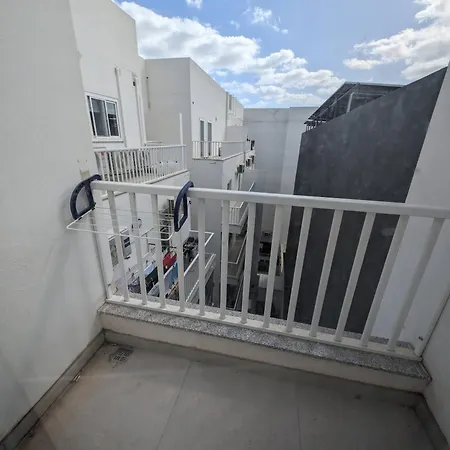 Guest house In - Private Cosy In A Modern Suburban Penthouse Luqa