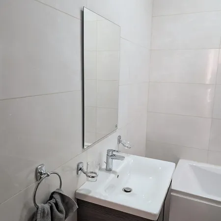 Private Cosy In A Modern Suburban Penthouse Luqa