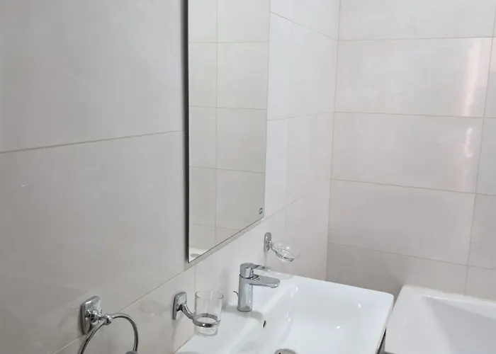 Private Cosy In A Modern Suburban Penthouse Luqa