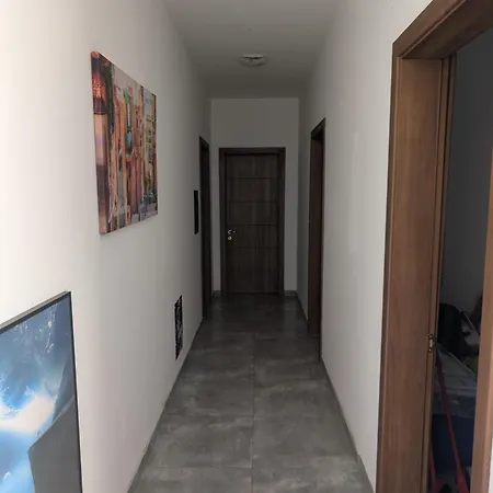 Konukevi Private Cosy In A Modern Suburban Penthouse 4*